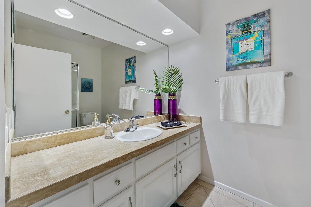 Beverly Hills Chic 2 Bed 2Bath With Patio And Parking 309 Los Angeles Luaran gambar