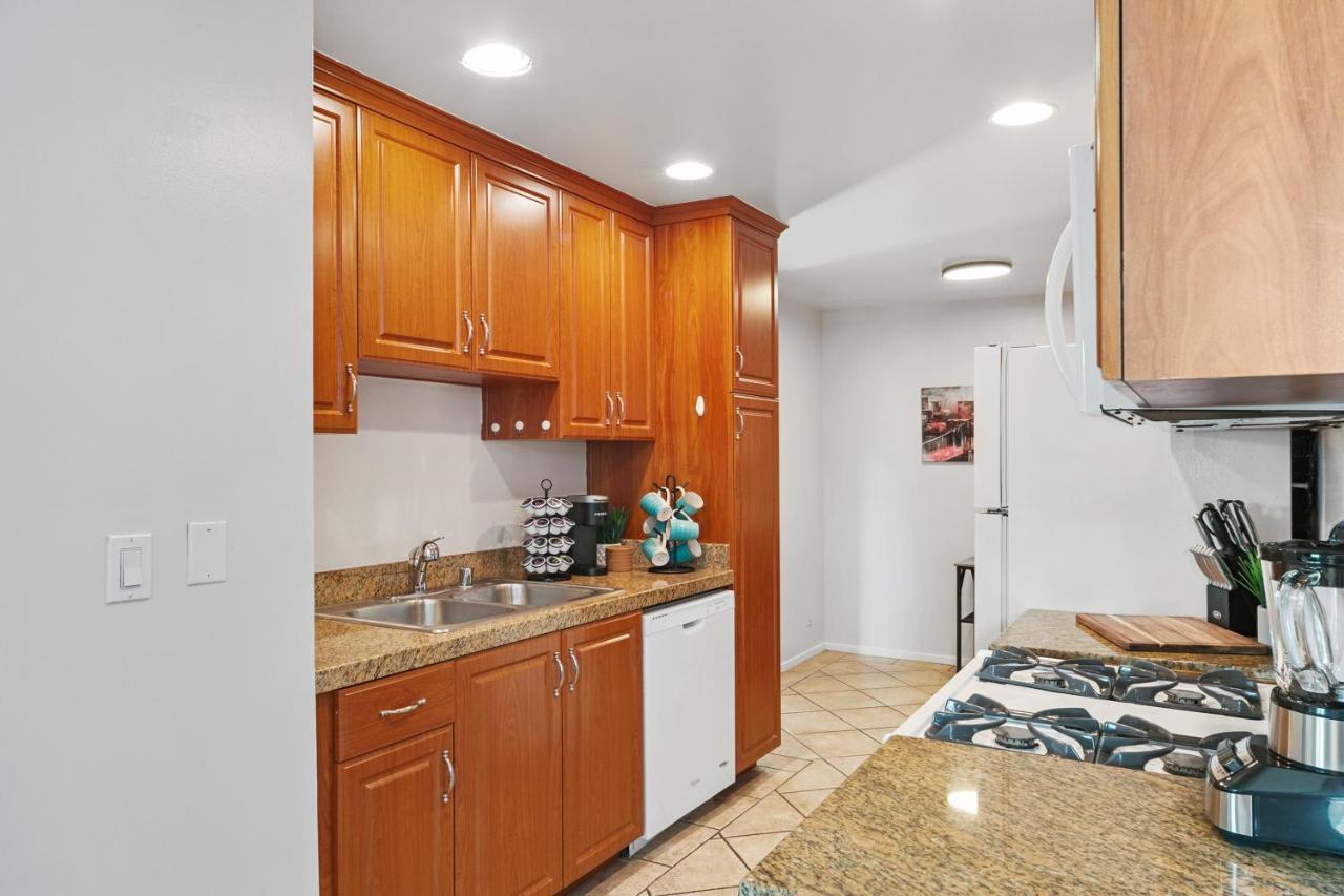 Beverly Hills Chic 2 Bed 2Bath With Patio And Parking 309 Los Angeles Luaran gambar