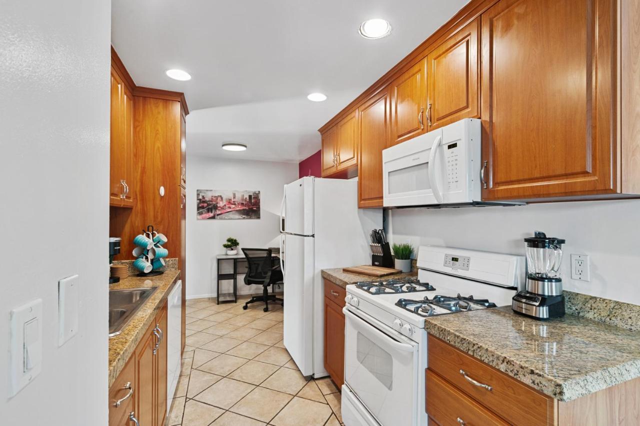 Beverly Hills Chic 2 Bed 2Bath With Patio And Parking 309 Los Angeles Luaran gambar